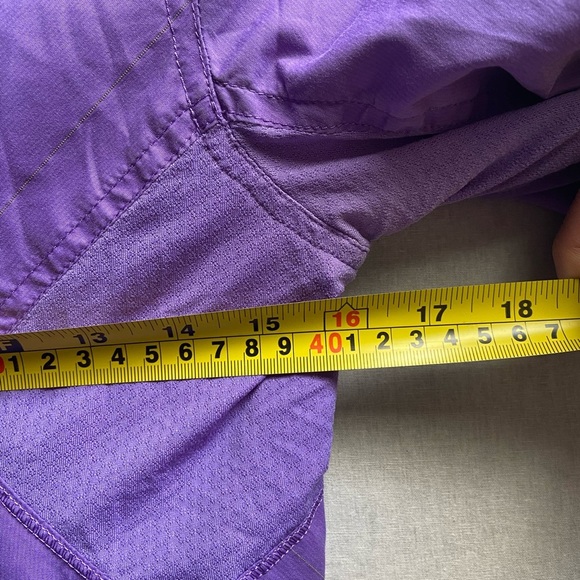 Lululemon Athletica Purple Run Hustle Wind Breaker Rain Hooded Jacket  Size 4 - Picture 11 of 11